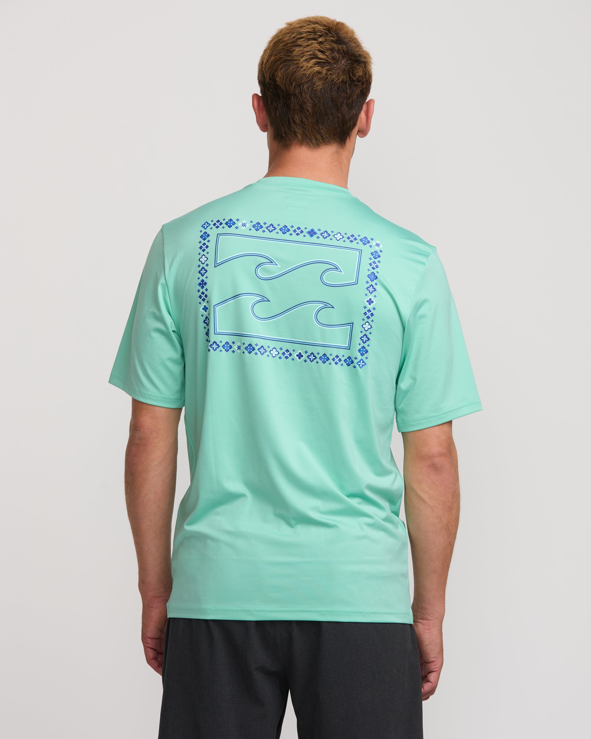 Bermuda Surf Tee - Loose Fit Short Sleeve Shirt